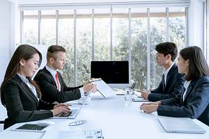 Sales team negotiating with client after receiving sales negotiating consulting services